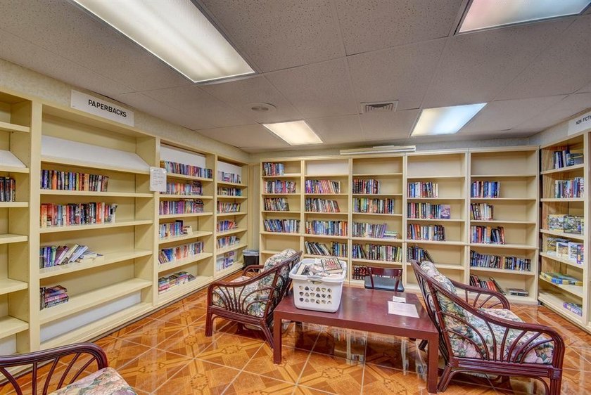 This beautifully renovated corner villa offers a perfect blend - photo 59