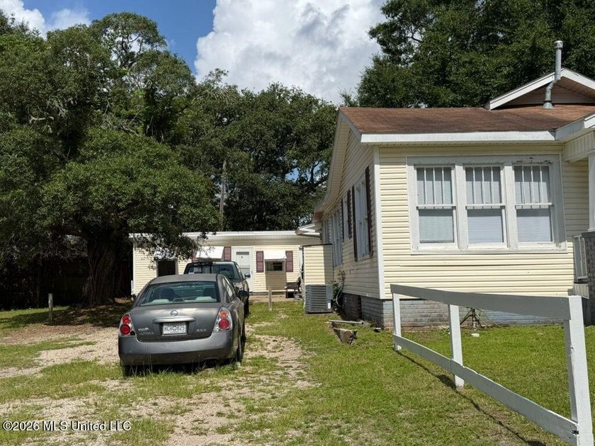Excellent income-producing investment opportunity featuring four - photo 2