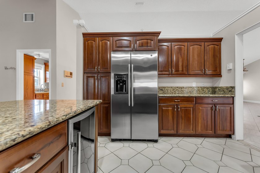 Step into this beautifully bright and spacious corner lot home - photo 10