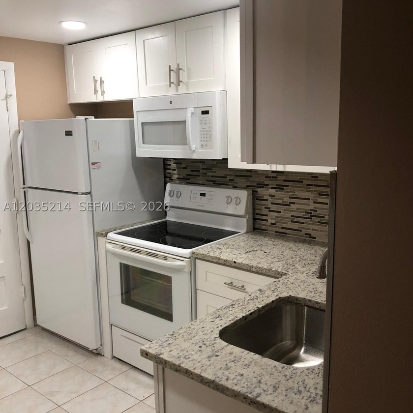 Beautiful 3rd floor unit with stunning canal views from the - photo 14