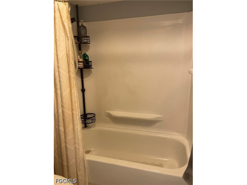 Great location in Fort Myers Shores. Close to Route 31 and - photo 17