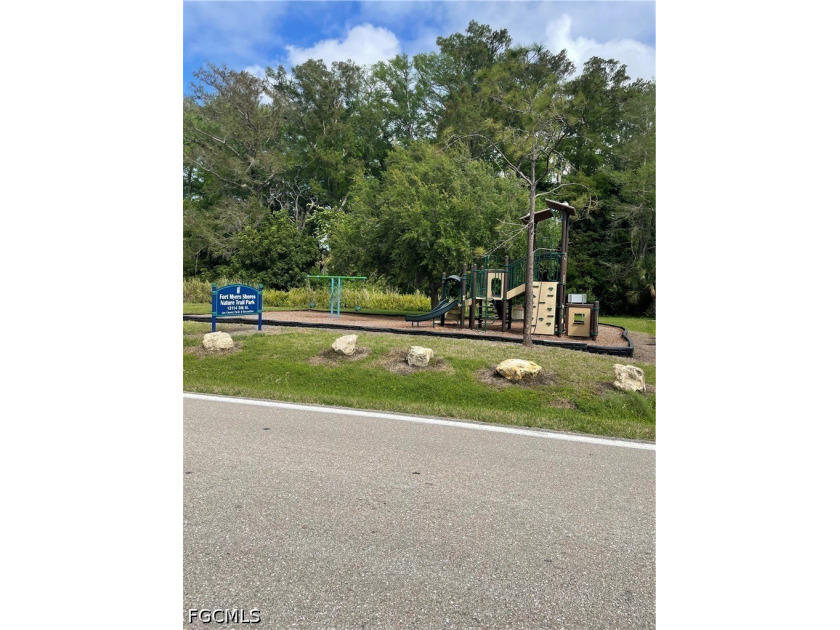 Great location in Fort Myers Shores. Close to Route 31 and - photo 19