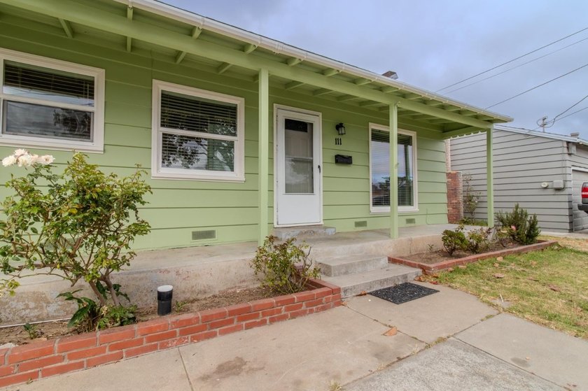 Welcome to this charming single-story home conveniently located - photo 2