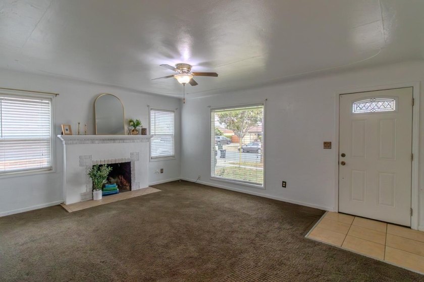 Welcome to this charming single-story home conveniently located - photo 4