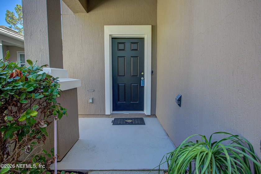 Beautiful David Weekley home in Greenleaf Village! Freshly - photo 3