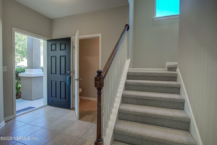 Beautiful David Weekley home in Greenleaf Village! Freshly - photo 5