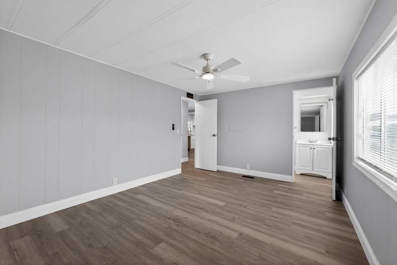 Welcome to your dream home! This thoughtfully renovated - photo 12