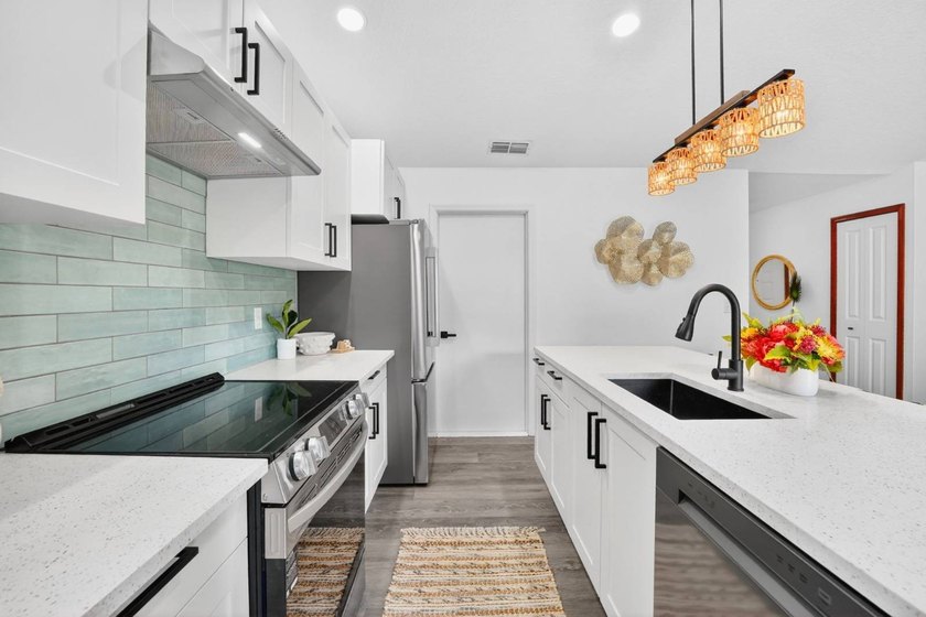 Now offered at $289,000, this beautifully updated 3BD/2BTH Palm - photo 13