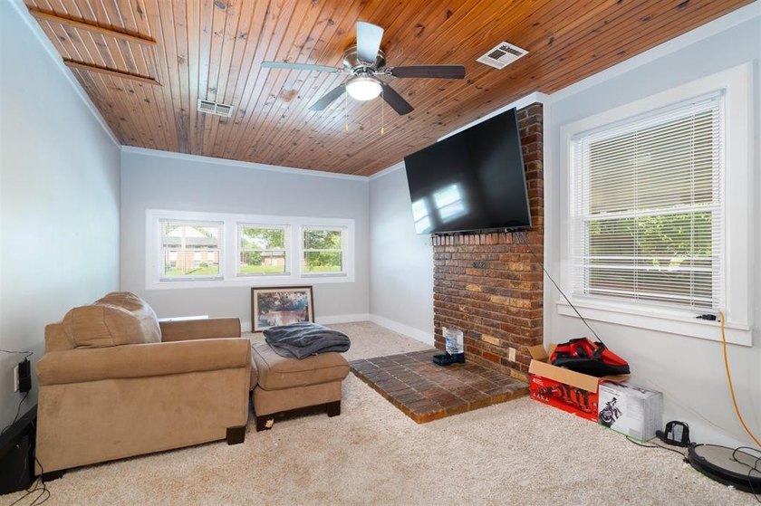 Welcome to this charming 3-bedroom, 1-bath brick home nestled in - photo 14
