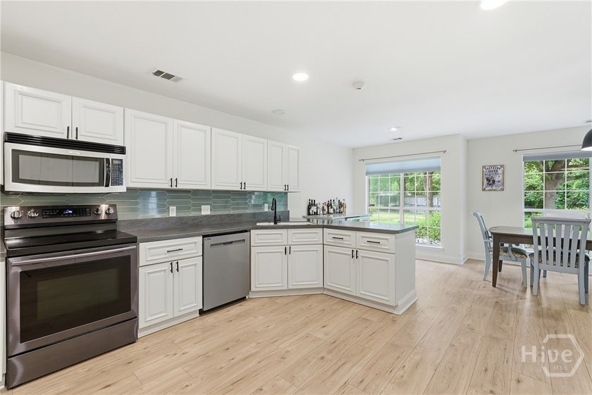 This modern, updated home on Whitemarsh Island is a true - photo 15