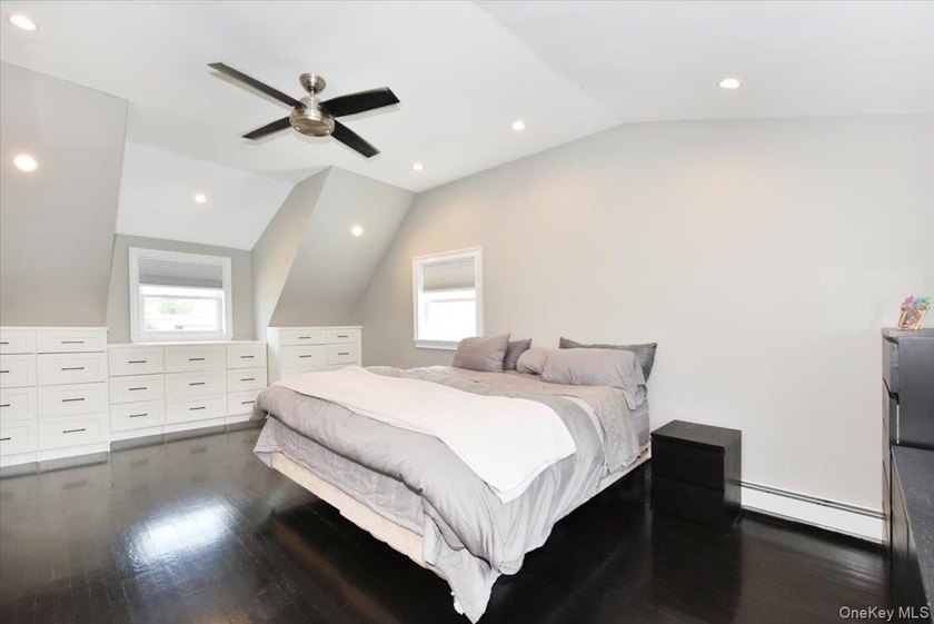 MOVE IN READY completely renovated 3 Bedroom, 2 Bath expanded - photo 19