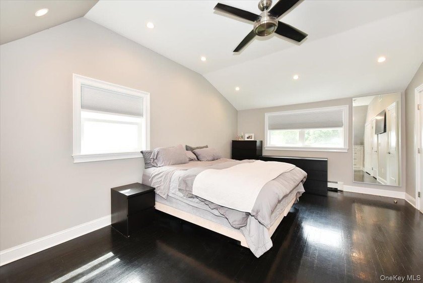 MOVE IN READY completely renovated 3 Bedroom, 2 Bath expanded - photo 20