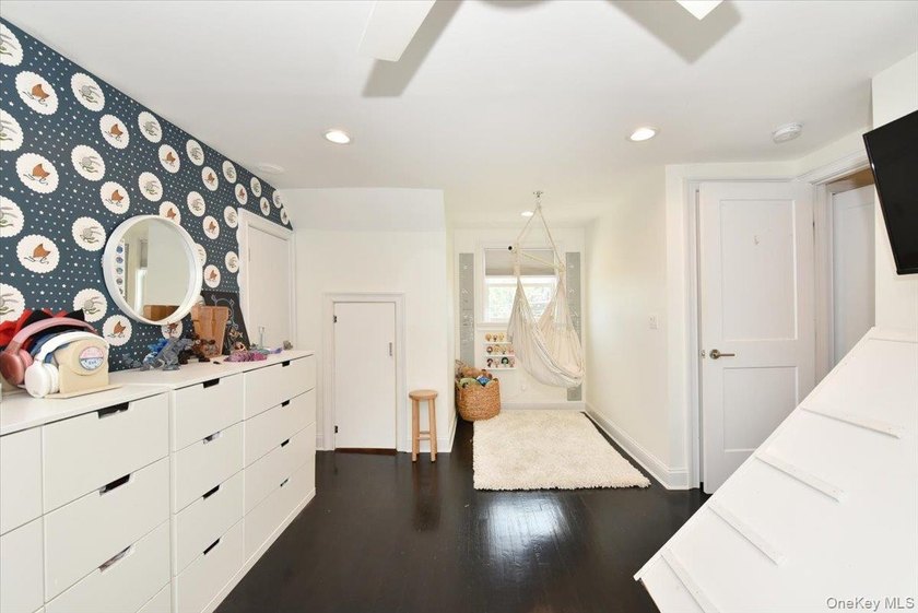 MOVE IN READY completely renovated 3 Bedroom, 2 Bath expanded - photo 21
