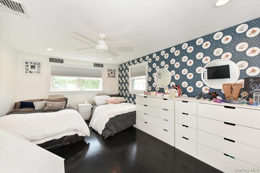 MOVE IN READY completely renovated 3 Bedroom, 2 Bath expanded - photo 22