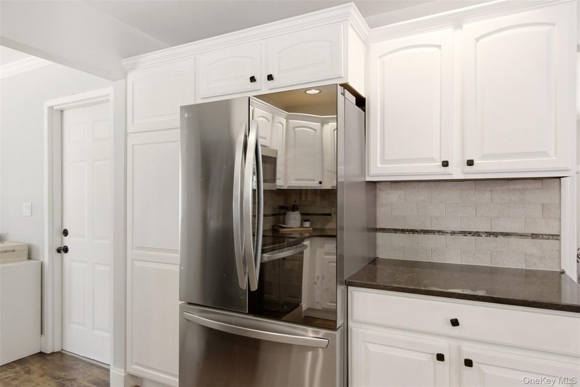Stunning 4-bedroom, 2.5 bath Colonial nestled on a quiet - photo 23