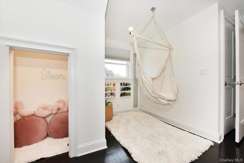 MOVE IN READY completely renovated 3 Bedroom, 2 Bath expanded - photo 24