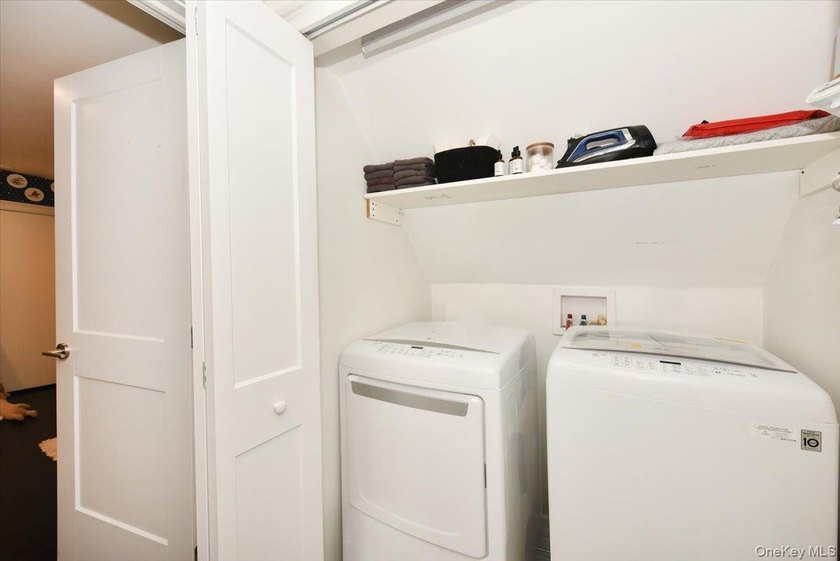 MOVE IN READY completely renovated 3 Bedroom, 2 Bath expanded - photo 28
