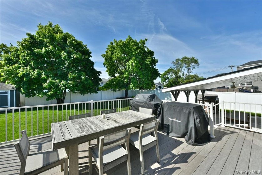 MOVE IN READY completely renovated 3 Bedroom, 2 Bath expanded - photo 30