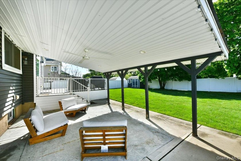 MOVE IN READY completely renovated 3 Bedroom, 2 Bath expanded - photo 31