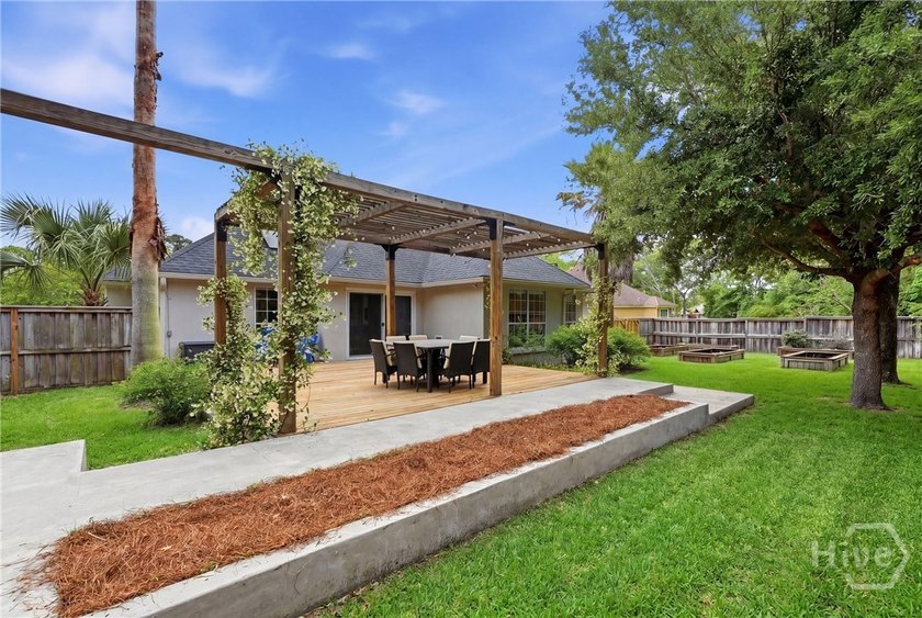 This modern, updated home on Whitemarsh Island is a true - photo 33