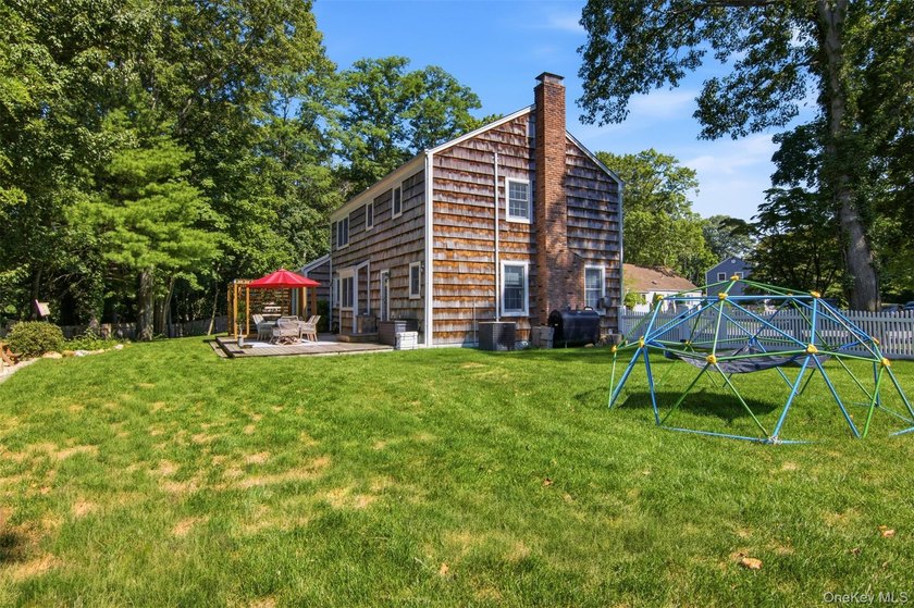 Stunning 4-bedroom, 2.5 bath Colonial nestled on a quiet - photo 35