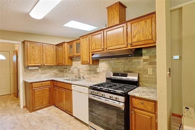 SWEET WATERFRONT PACKAGE AT AN INCREDIBLE VALUE! If you've been - photo 20