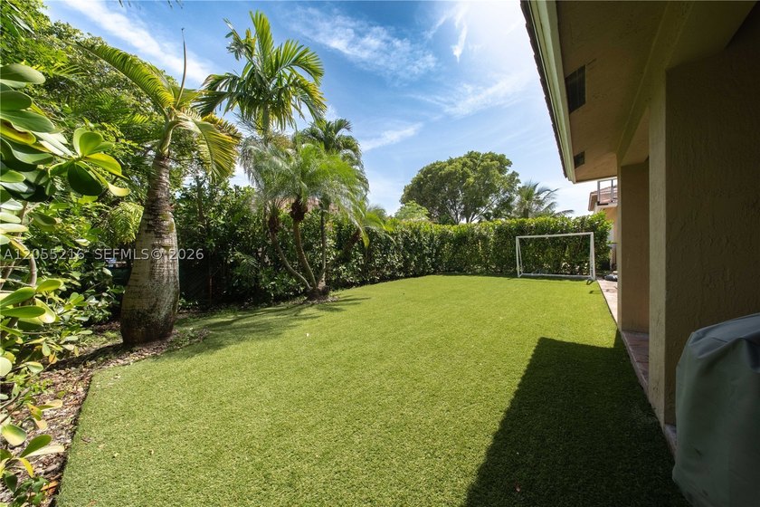 Welcome to Monarch Lakes, one of Miramar's most desirable gated - photo 22