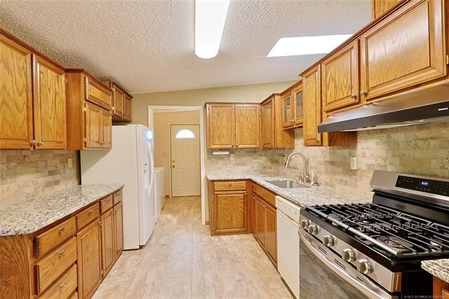 SWEET WATERFRONT PACKAGE AT AN INCREDIBLE VALUE! If you've been - photo 22