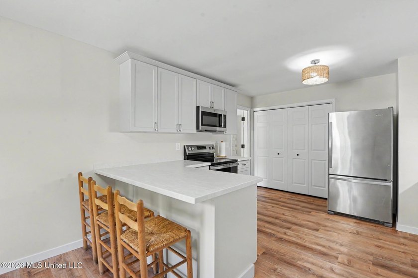 HUGE PRICE IMPROVEMENT! Your search ends here! Renovated home in - photo 6