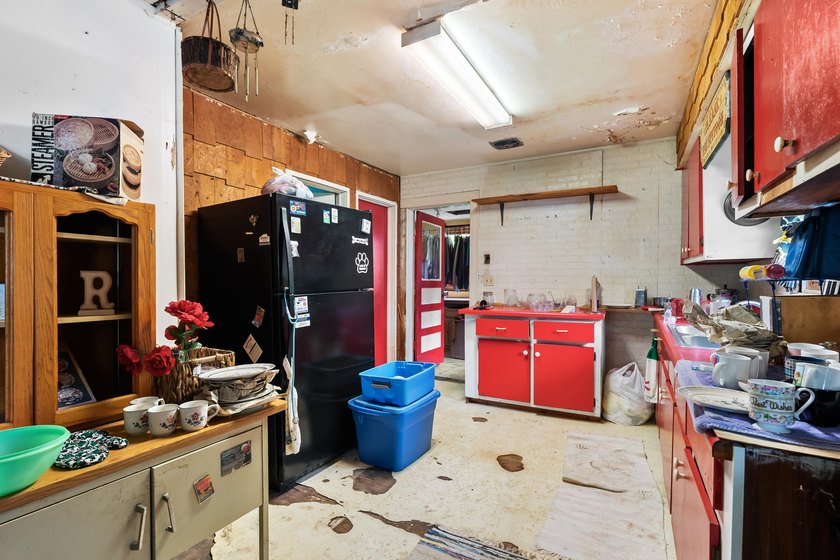 Investor Special! Great opportunity for investors, flippers, or - photo 11