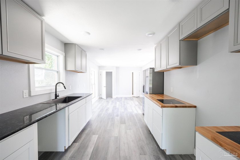Turnkey and fully renovated! Welcome to 402 Rue Max St., a - photo 20