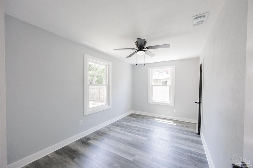 Turnkey and fully renovated! Welcome to 402 Rue Max St., a - photo 22