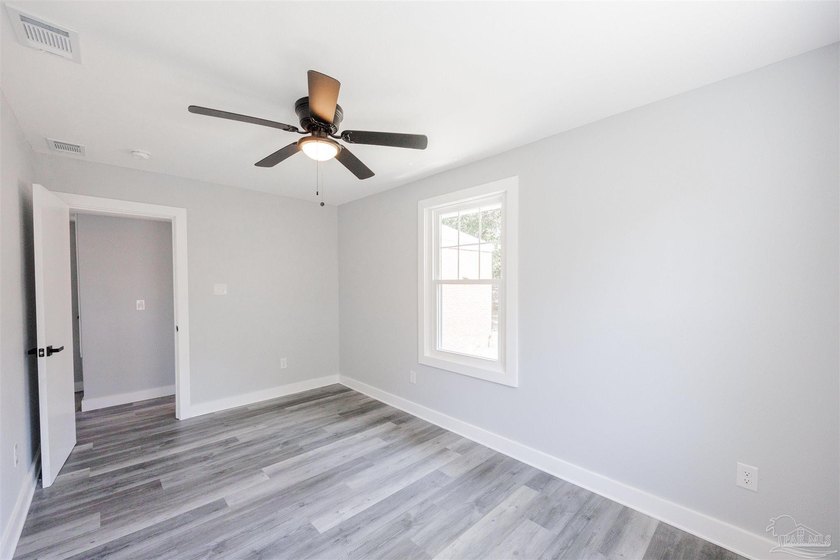 Turnkey and fully renovated! Welcome to 402 Rue Max St., a - photo 23