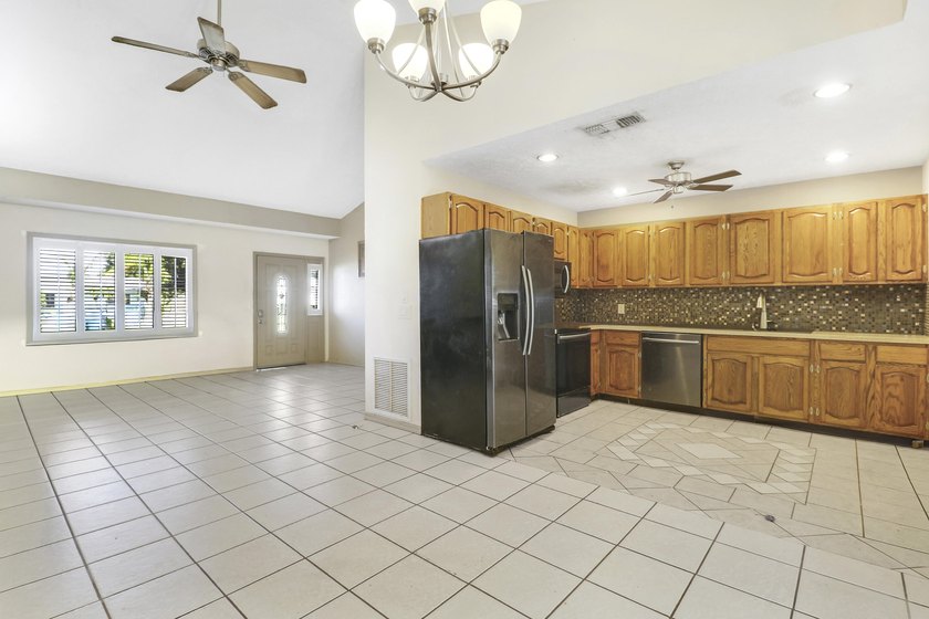 4 bedroom, 2 bath home in the sought-after Indian River Estates - photo 10