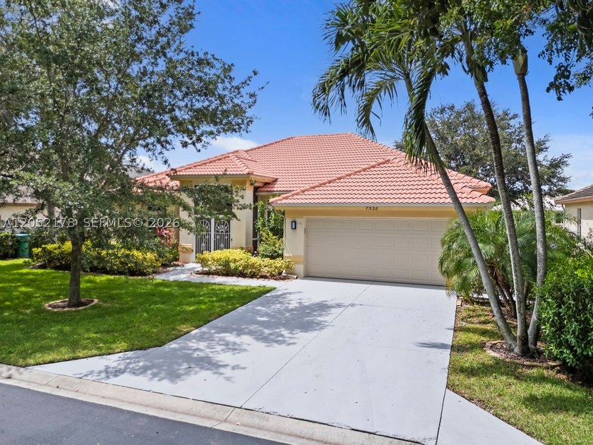 Welcome to paradise! This is an exceptional 3-bedroom, 2-bath - photo 2