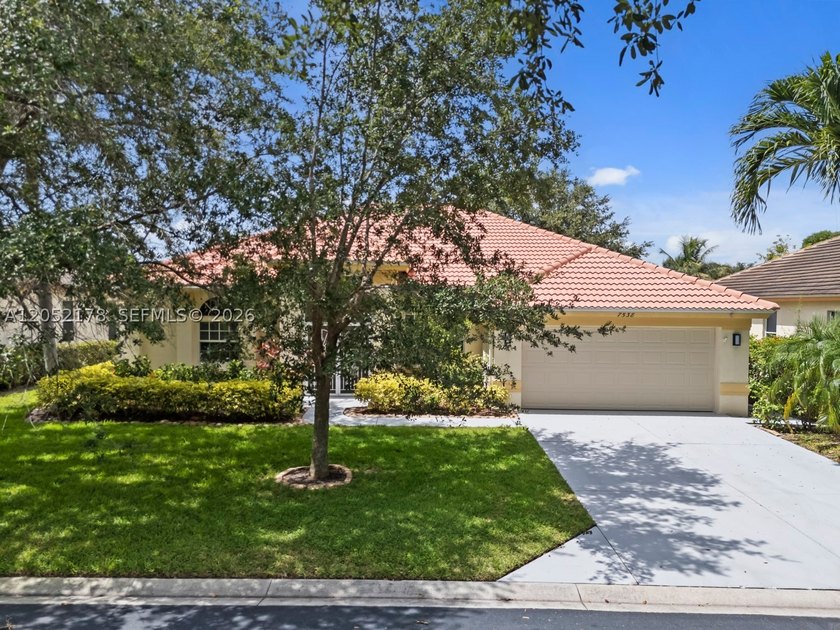 Welcome to paradise! This is an exceptional 3-bedroom, 2-bath - photo 3