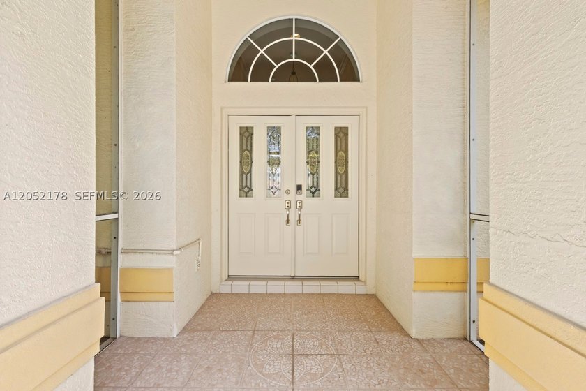 Welcome to paradise! This is an exceptional 3-bedroom, 2-bath - photo 5