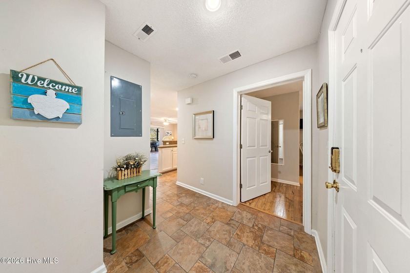 Welcome to this beautifully maintained, fully furnished - photo 4