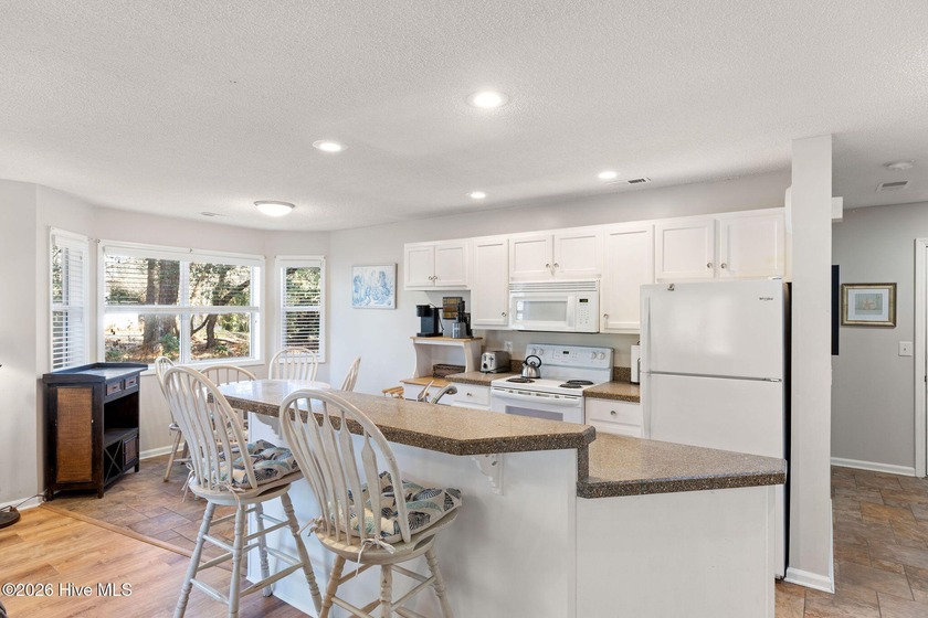 Welcome to this beautifully maintained, fully furnished - photo 10