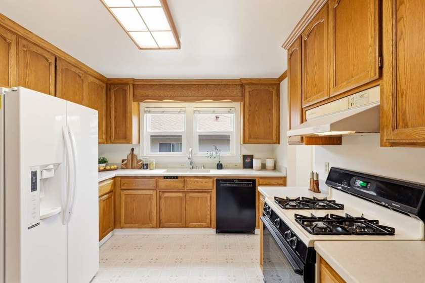 Discover 2 incredible home for less than the price of one! This - photo 11