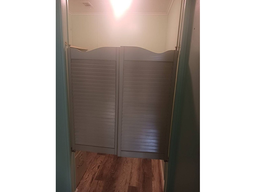 This lovely 1985 (26x52, 1,352 sq. ft.) Coro manufactured home - photo 20