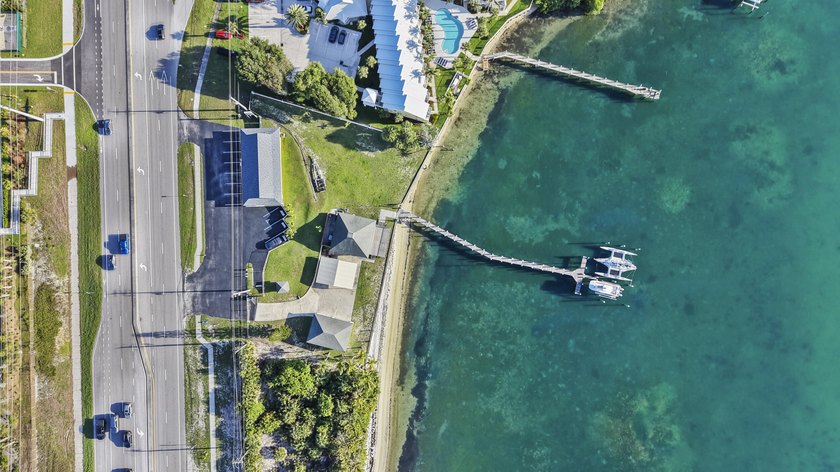 A truly rare waterfront redevelopment opportunity on prestigious - photo 3