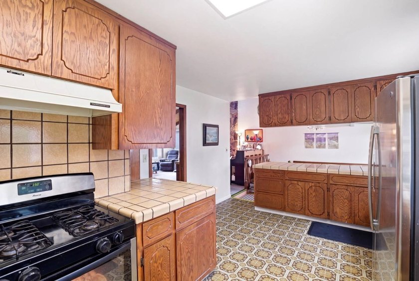 Discover 2 incredible home for less than the price of one! This - photo 34