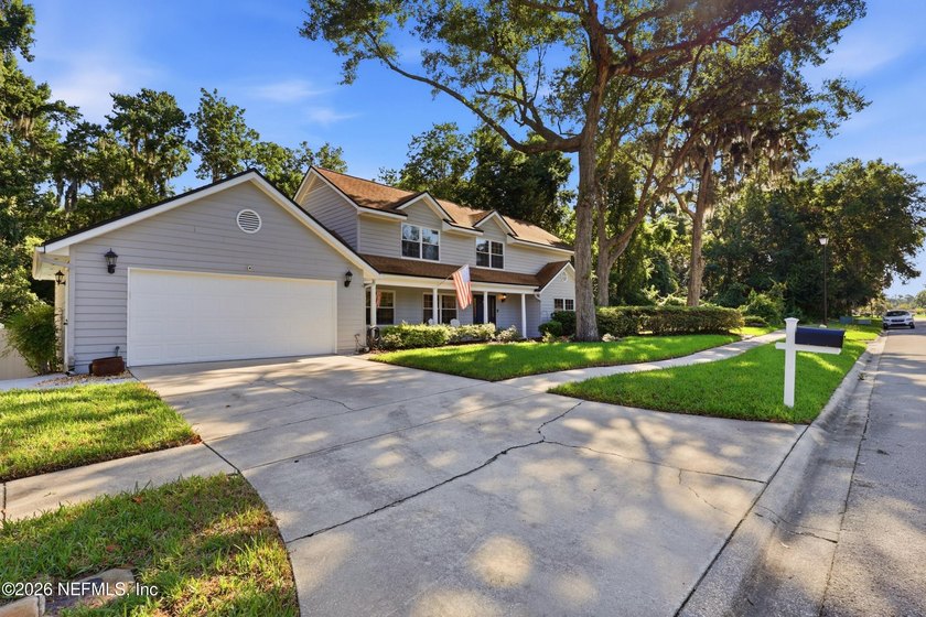 Welcome to this exceptional pool home in the highly sought-after - photo 3