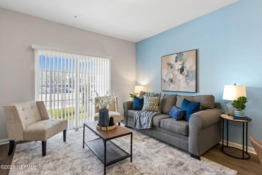 Welcome home to this refreshed first-floor 2-bedroom, 2-bath - photo 4