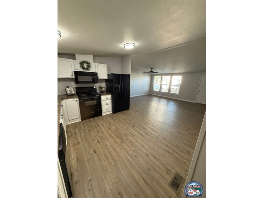 Looking for affordable living with all the amenities? Look no - photo 7