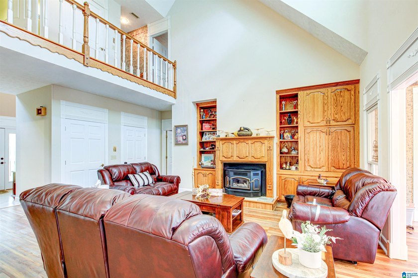 ***PRICE DROP $200,000*** Sellers are motivated! Experience - photo 37