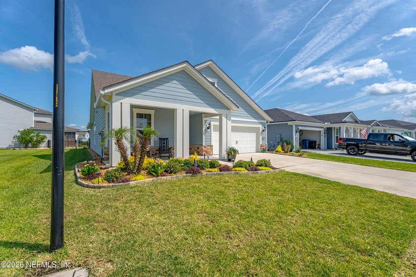 This nearly new, beautifully upgraded 3-bedroom, 2.5-bath home - photo 3