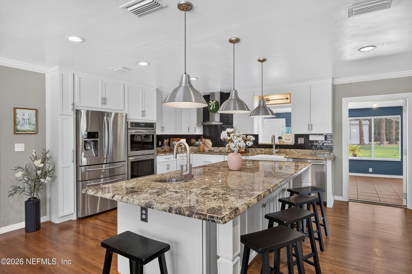 This is the hard to find property you have been searching for! - photo 8