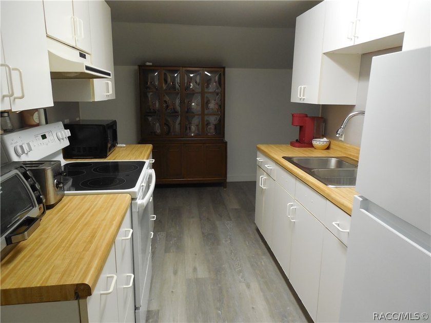 GREAT INVESTMENT OPPORTUNITY....This 3/2 home has an *in -law* - photo 19